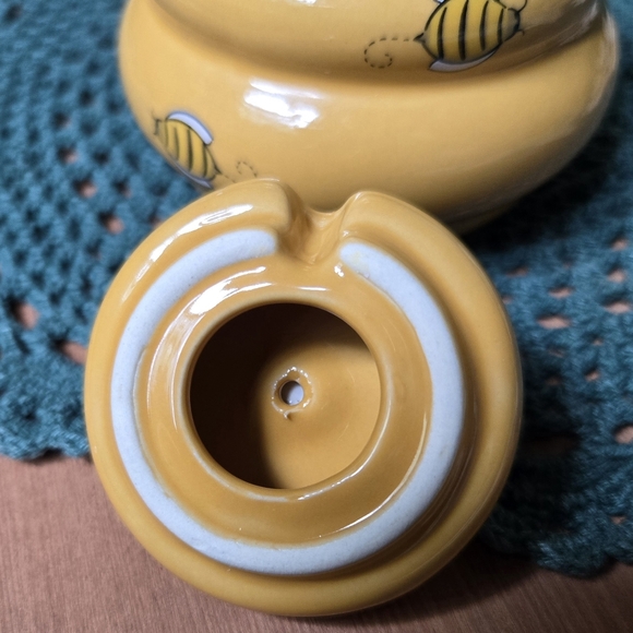 Ceramic Honey Miel Beehive Yellow Gold with Honey Dipper - Picture 7 of 12